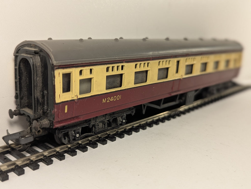 Tri-ang OO Gauge BR Mk1 Composite Coach Passenger Coach M24001