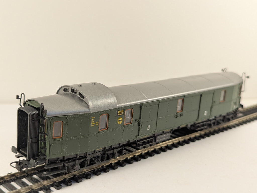 Roco HO Gauge DB Pw4ü Hechtwagen Baggage Car Boxed