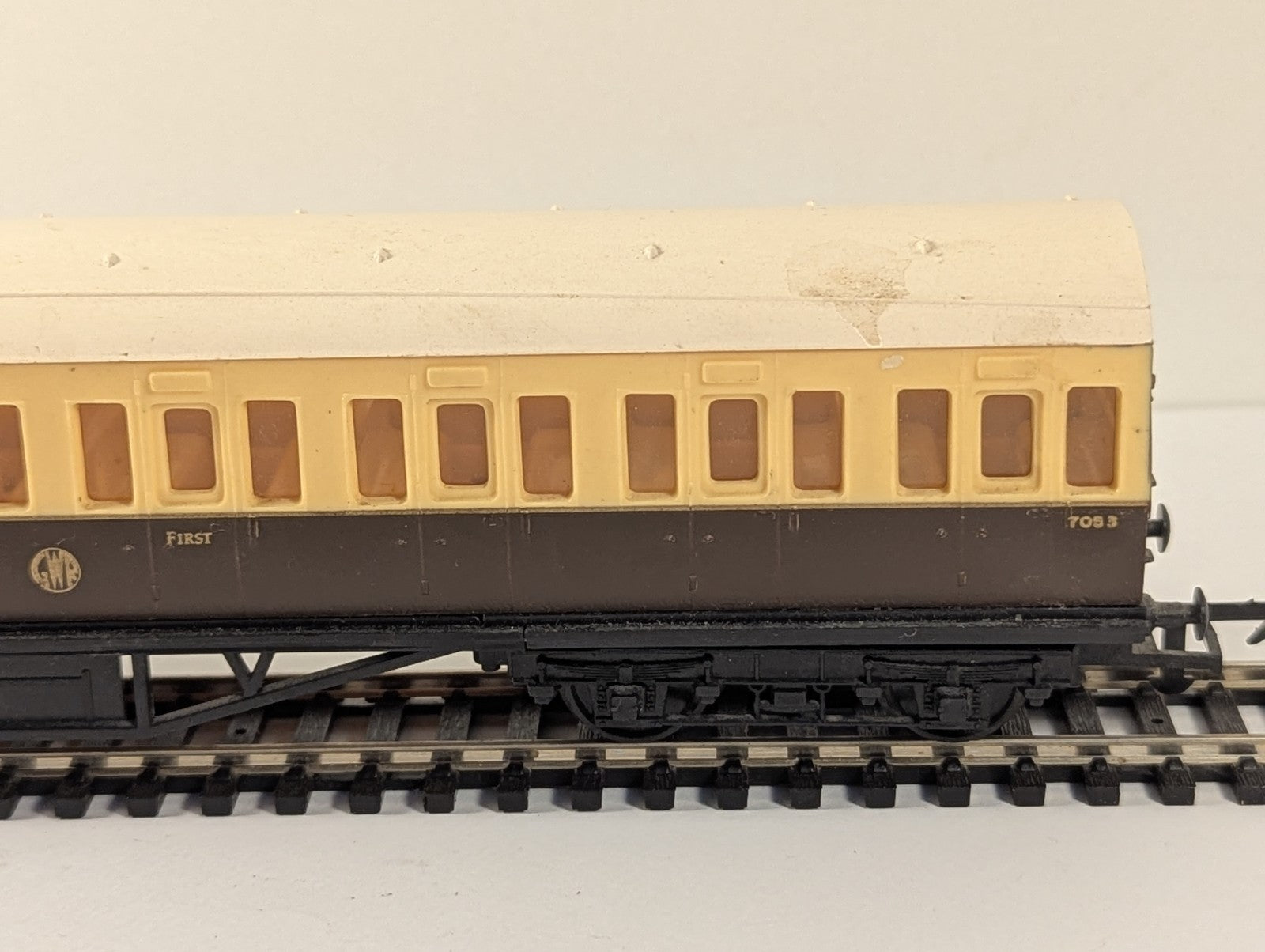 Graham Farish GWR Suburban Brake Coach OO Gauge Needs Clean