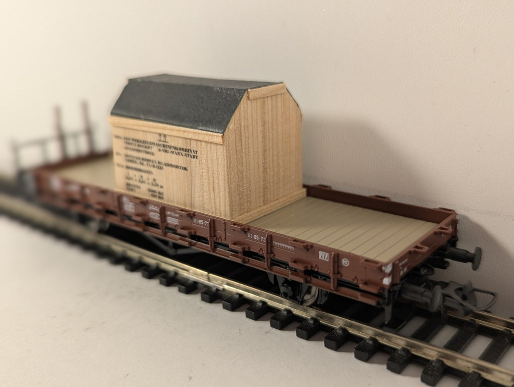 Roco HO Gauge DR Low Side Flat Wagon with Crate Load 61-05-73 DR Brown 47383
