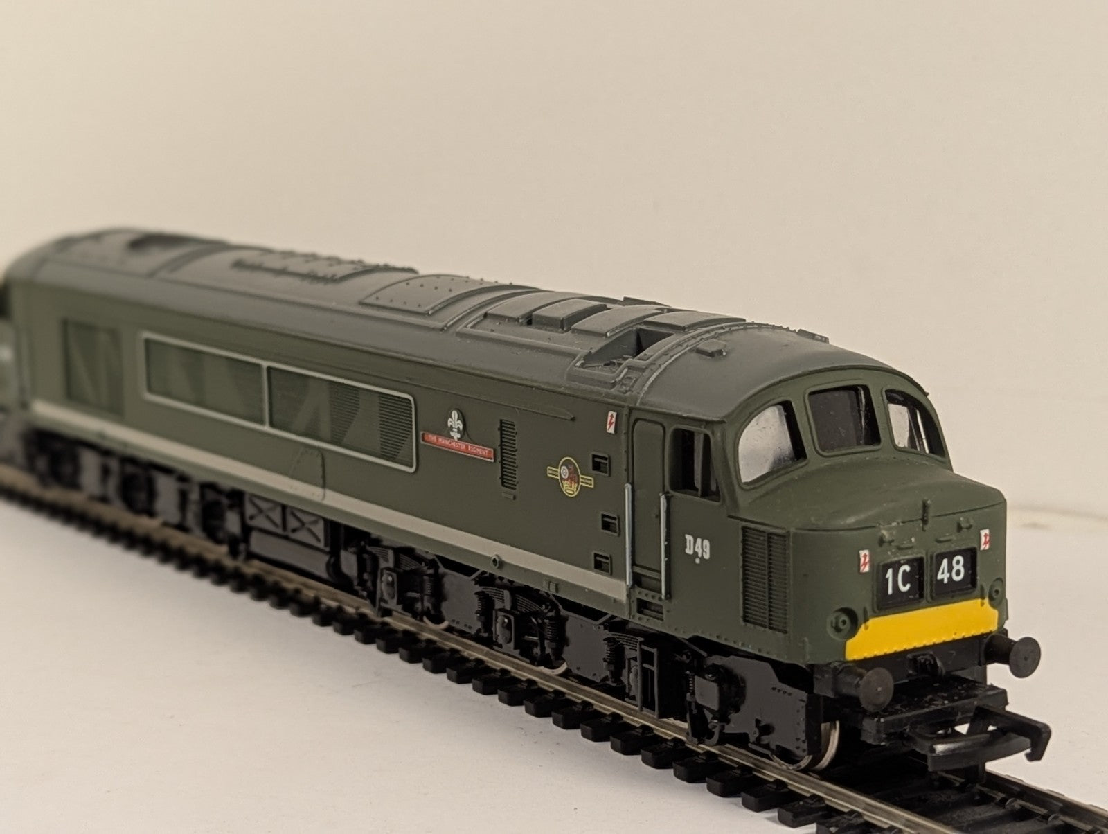 Mainline OO Gauge Class 45 D49 "The Manchester Regiment" BR Green - Boxed