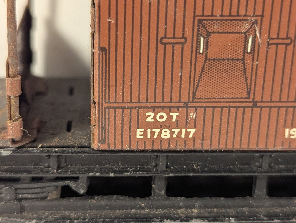 Hornby Dublo OO Gauge BR 20-Ton Goods Brake Van E178717 BR Brown 32057