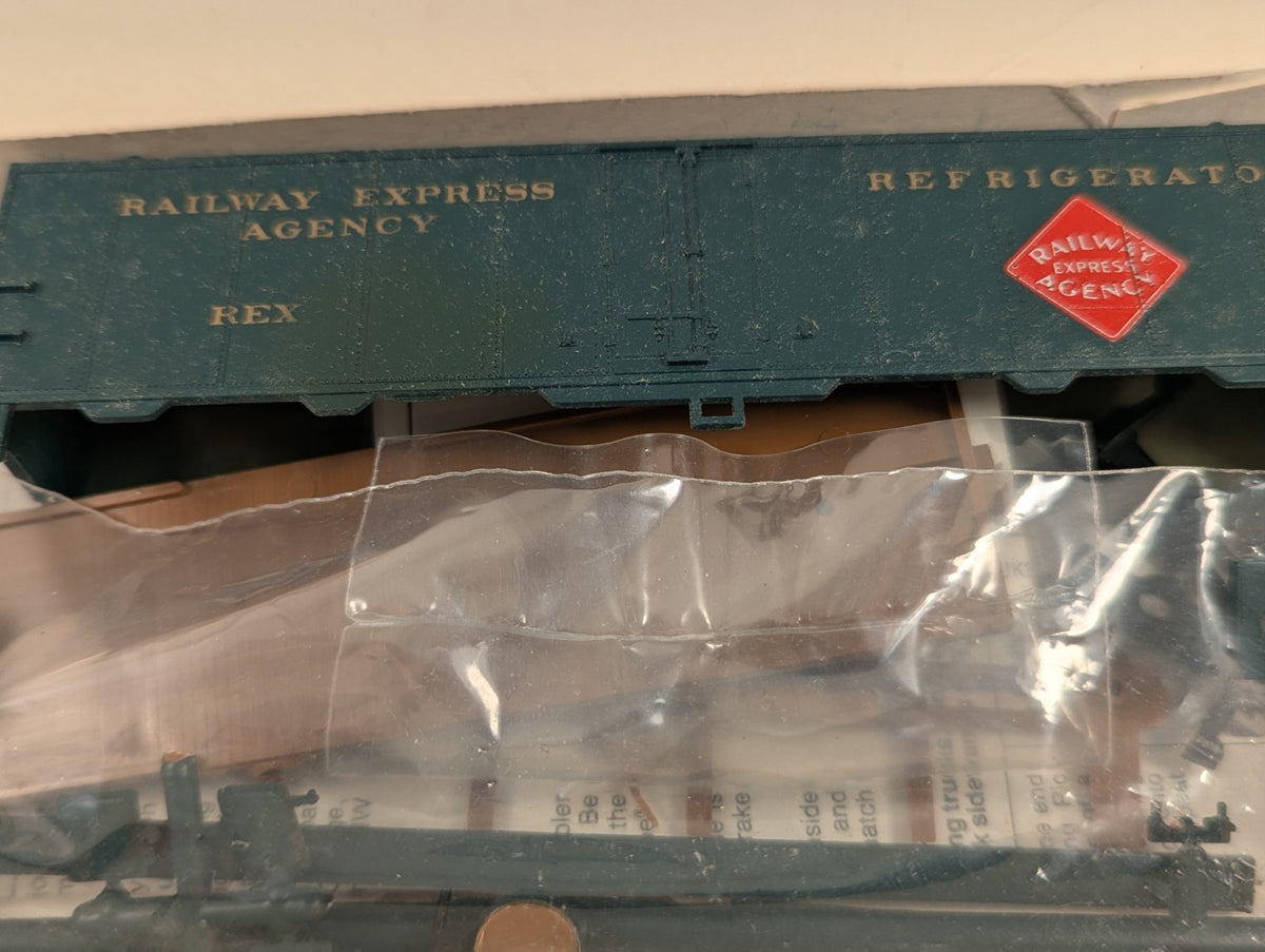 Walthers HO REA Steel Refrigerator Car Kit