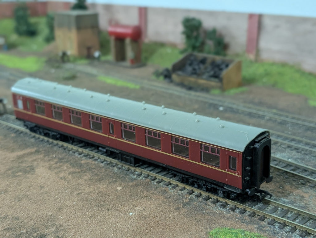 Hachette Model Railway OO Gauge BR Mk1 Coach BR Maroon