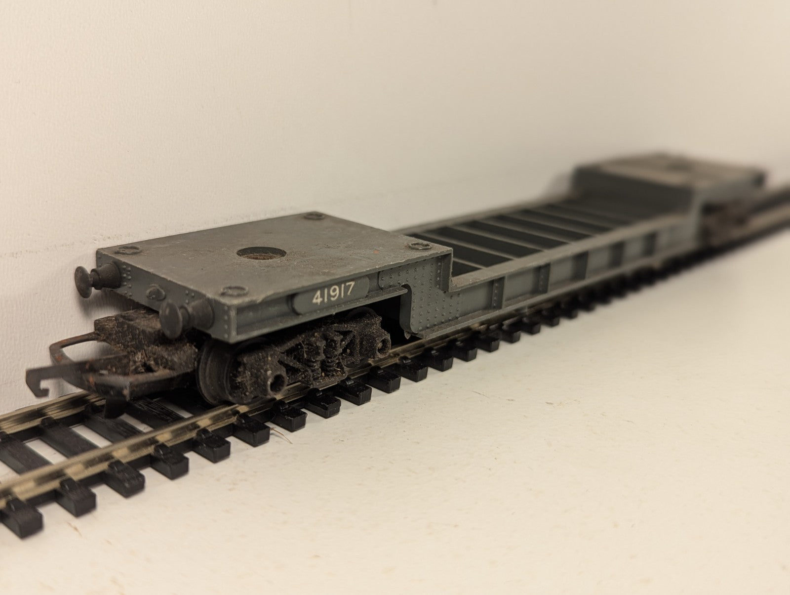 Tri-ang R118 Bogie Well Wagon Goods Wagon 41917 Grey
