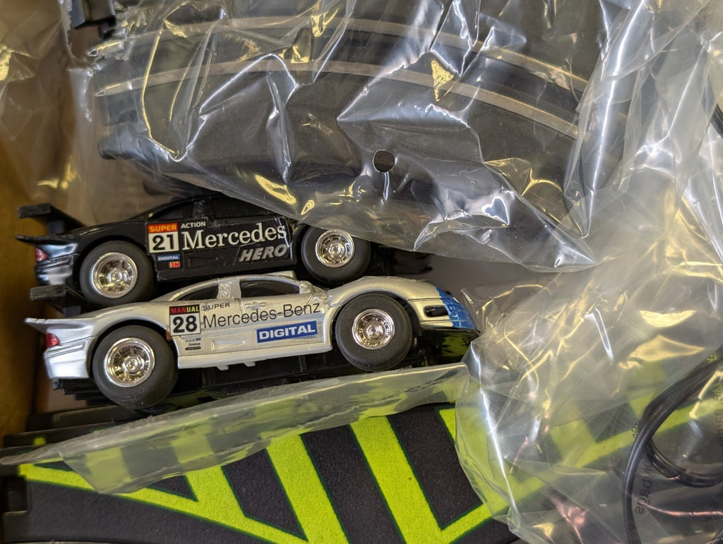 Artin Racing Chase 1:43 Slot Car Race Track Set