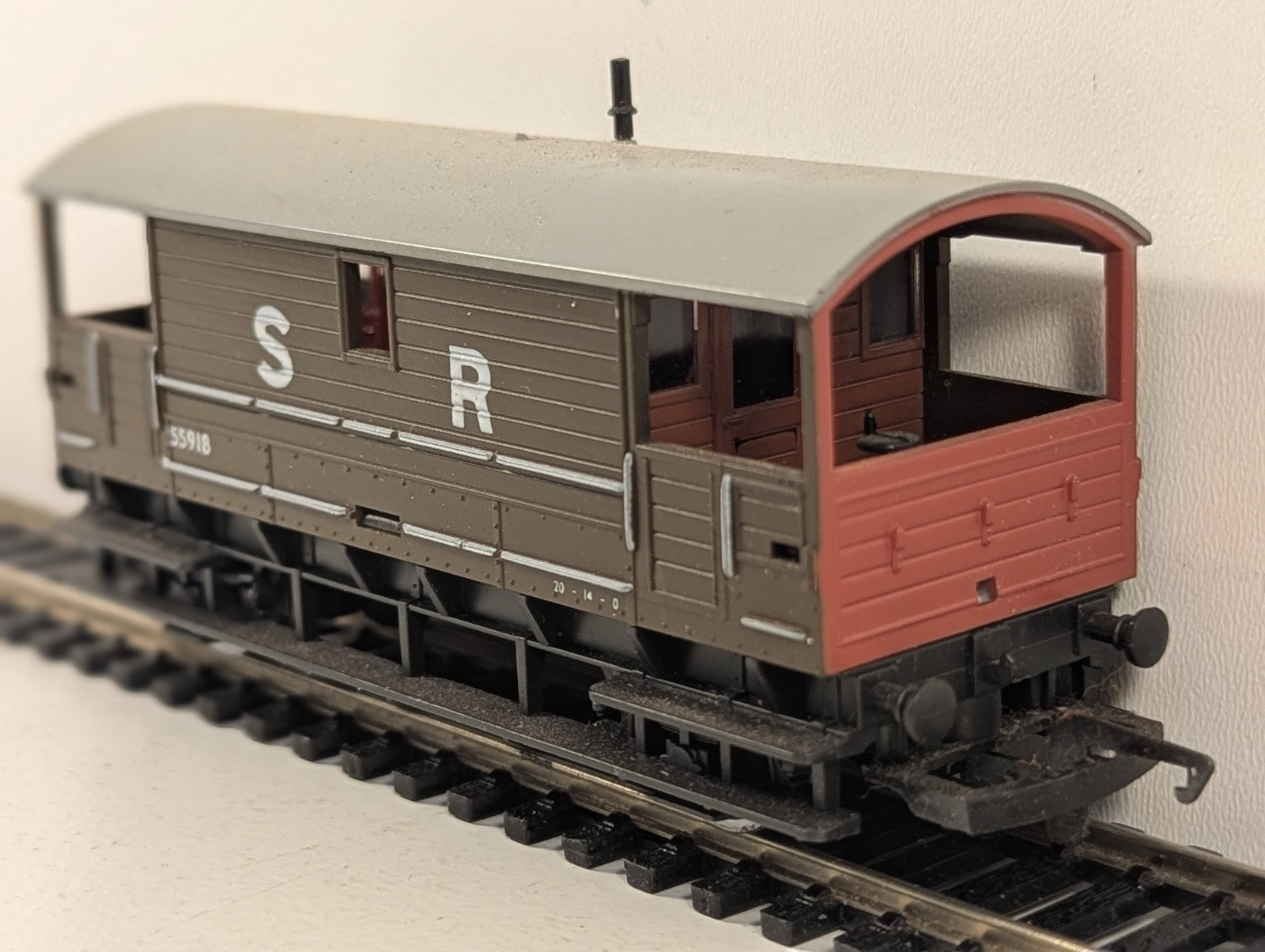 Hornby Railways R.029 SR 20 Ton Goods Brake Van
