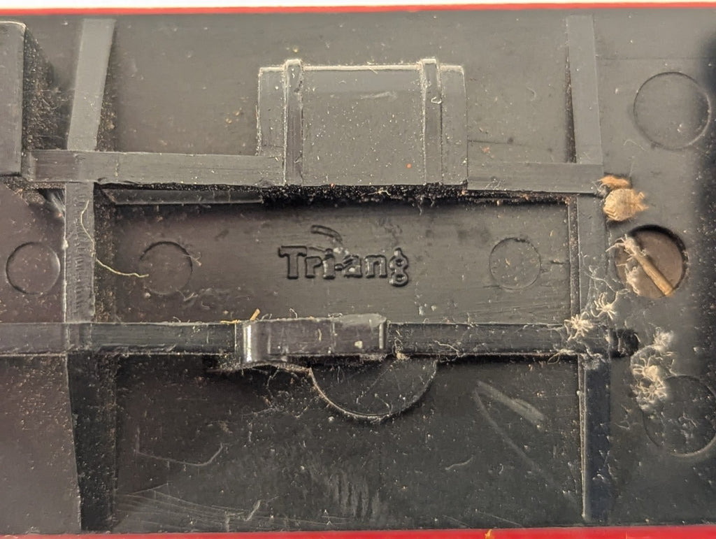 Tri-ang Hornby R627 OO Gauge BR Brake 2nd Coach 34100