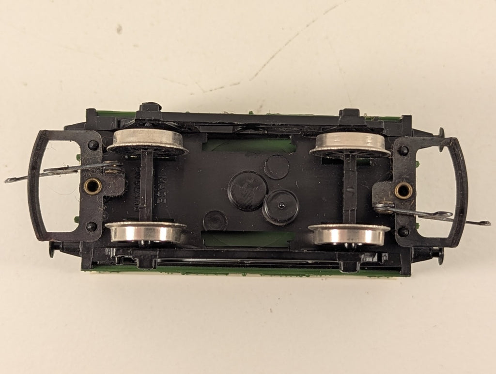 Hornby OO Gauge Prime Pork Closed Van (Warped Roof)