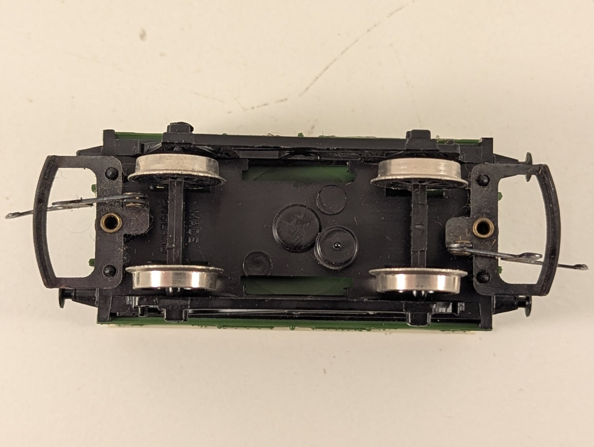 Hornby OO Gauge Prime Pork Closed Van (Warped Roof)