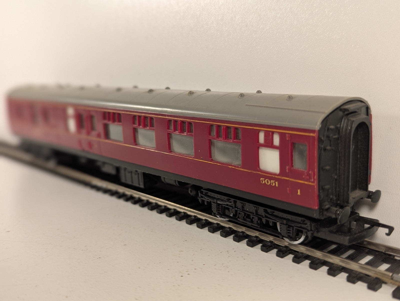 Hornby Railways R.422 LMS Corridor Brake First Coach OO Gauge - Boxed