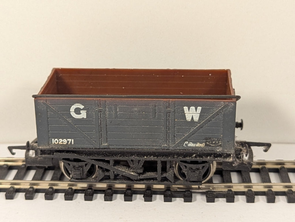 Hornby R240 OO Gauge GWR Wagon With Sheet Rail 102971