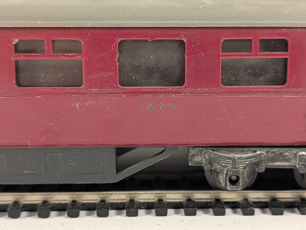 Tri-ang OO Gauge LMS Composite Coach Passenger Coach 7573 LMS Maroon R.21