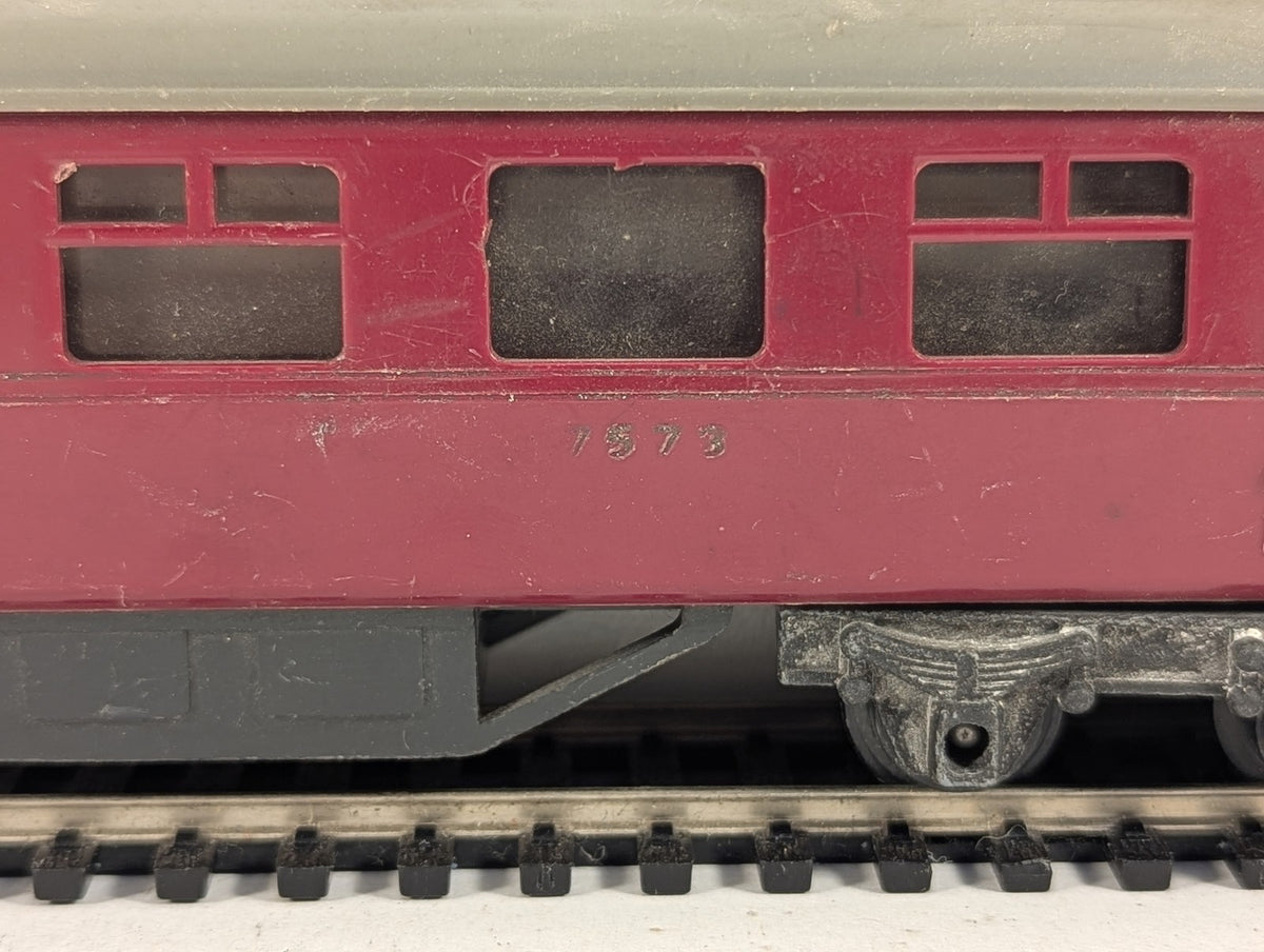 Tri-ang OO Gauge LMS Composite Coach Passenger Coach 7573 LMS Maroon R.21