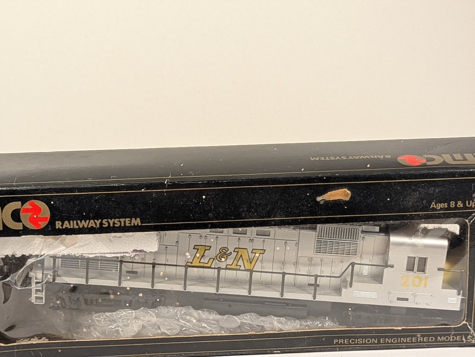 Pemco 3302-013 HO Scale Alco C430 L&M Silver – Missing Coupling