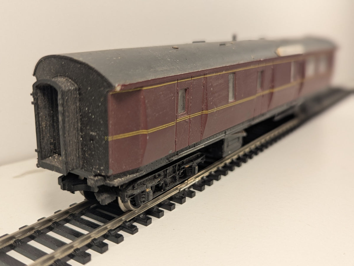 Airfix 54210 OO Gauge BR Maroon Centenary Brake Coach W4576W – Damaged