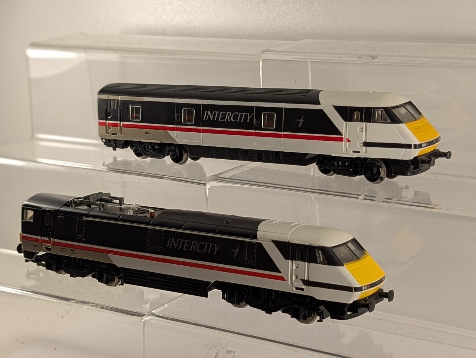Hornby OO Gauge Class 91 InterCity Swallow - Missing Couplers