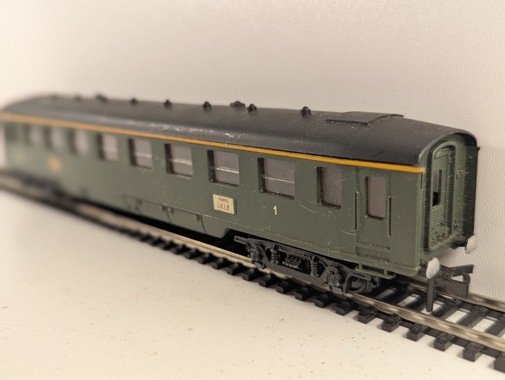 Hornby-Acho SNCF 1st Class Passenger Coach Green HO Gauge