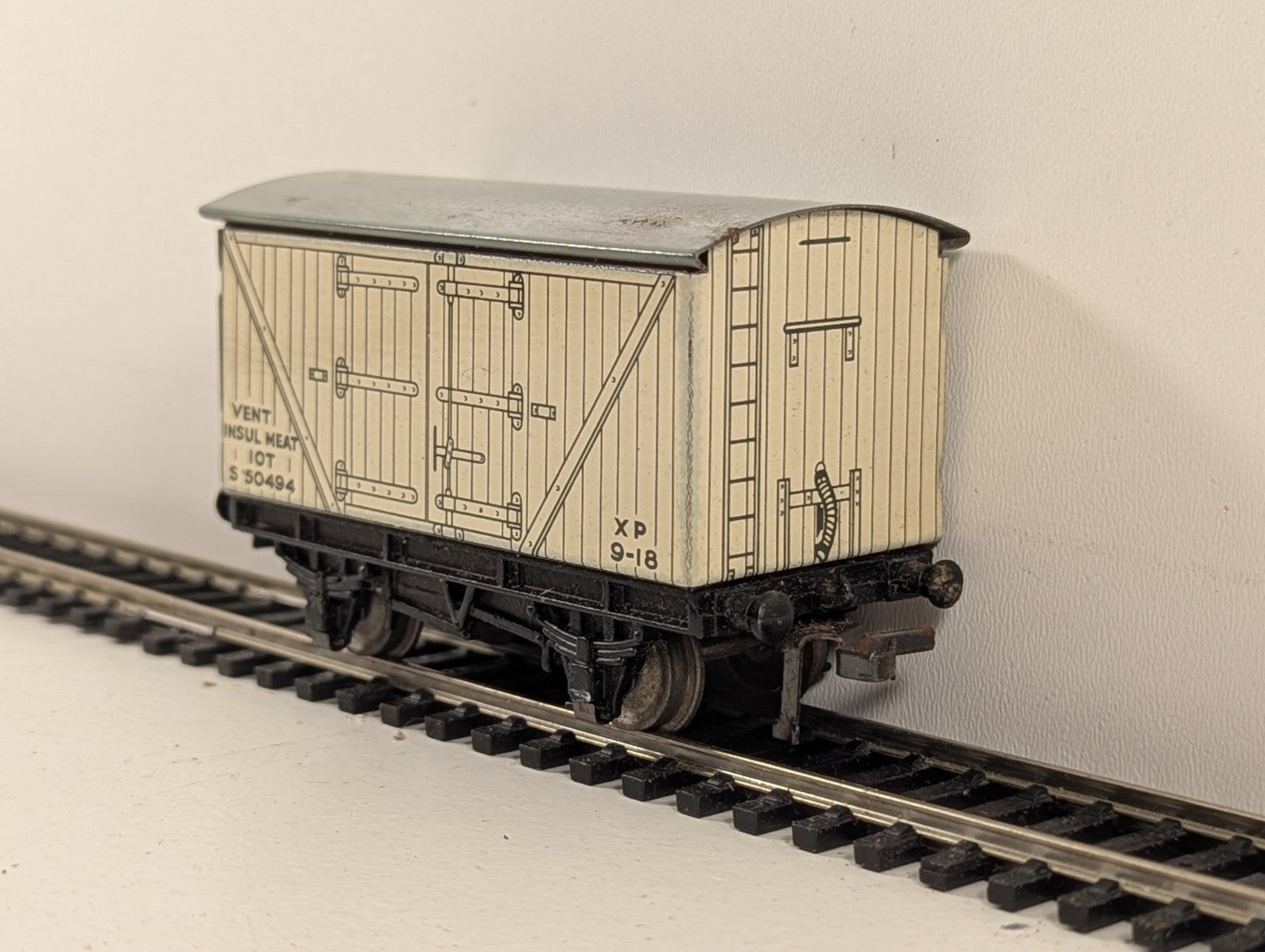 Hornby Dublo 32065 OO Gauge White D1 Meat Van - Boxed