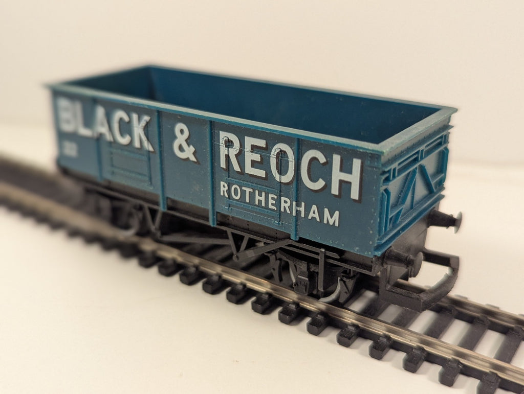 Hornby R021 – 20-Ton Steel Mineral Wagon ‘Black & Reoch 22’