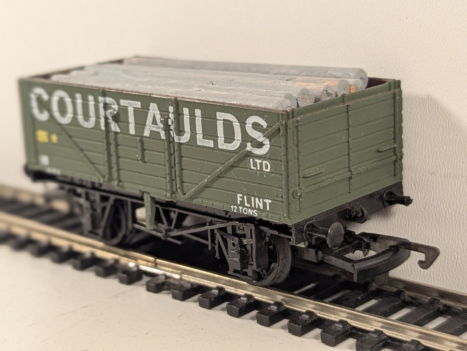 Dapol B169 OO Gauge Courtaulds 7 Plank Wagon - Boxed