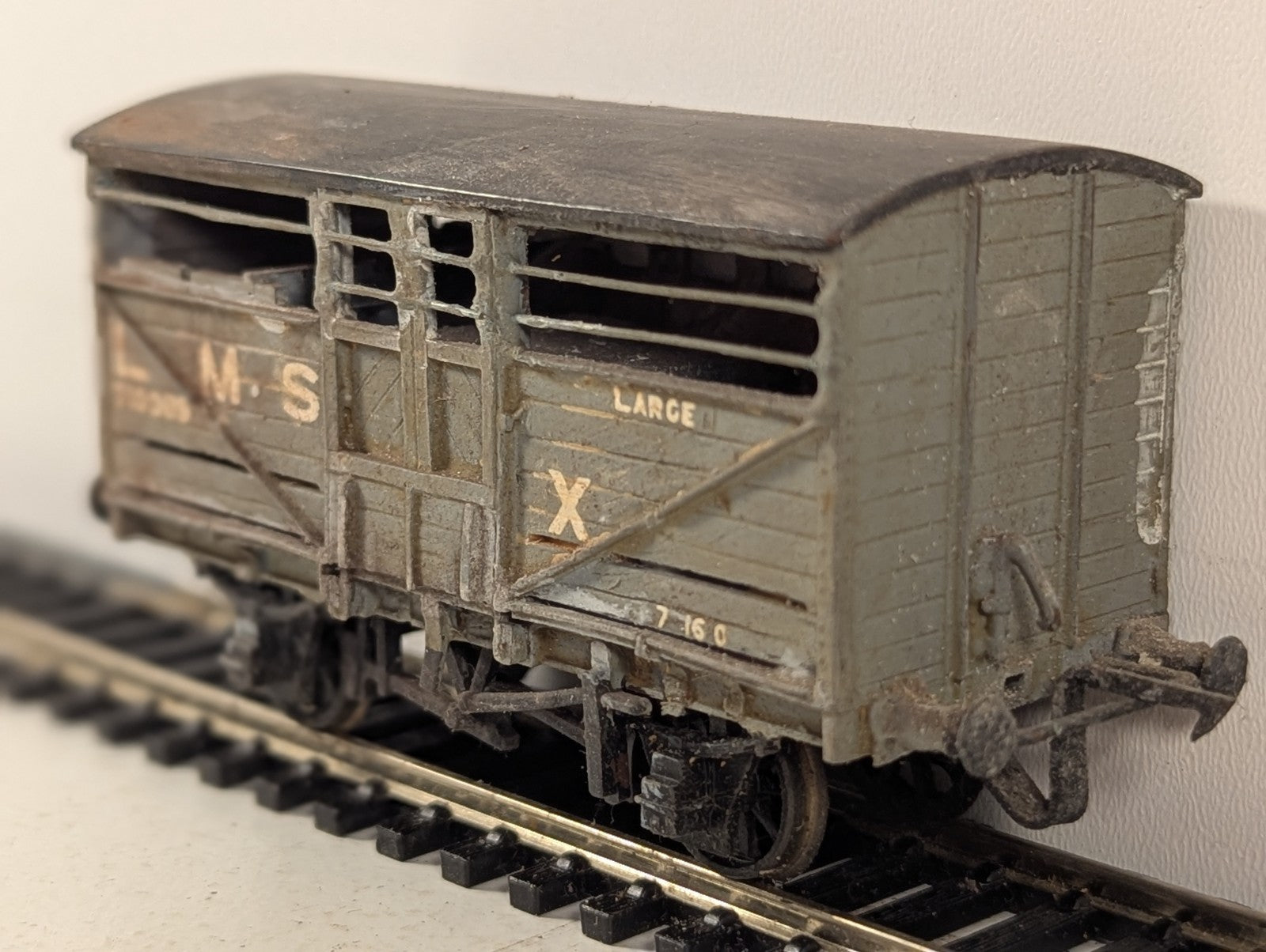 Kit Built OO Gauge LMS Large Cattle Van Cattle Wagon 710043 LMS Grey