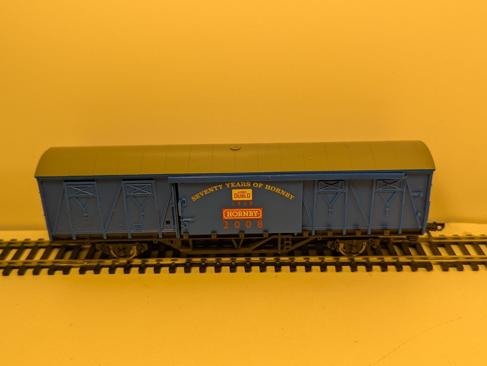 Hornby R6414 70 Years of Hornby Anniversary Wagon