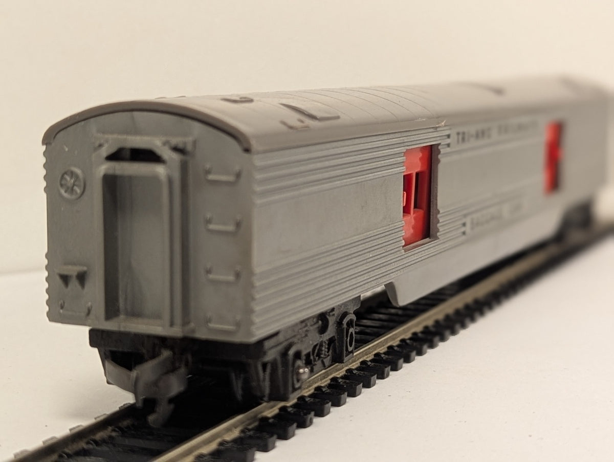 Tri-ang R130 OO Gauge Transcontinental Baggage Car