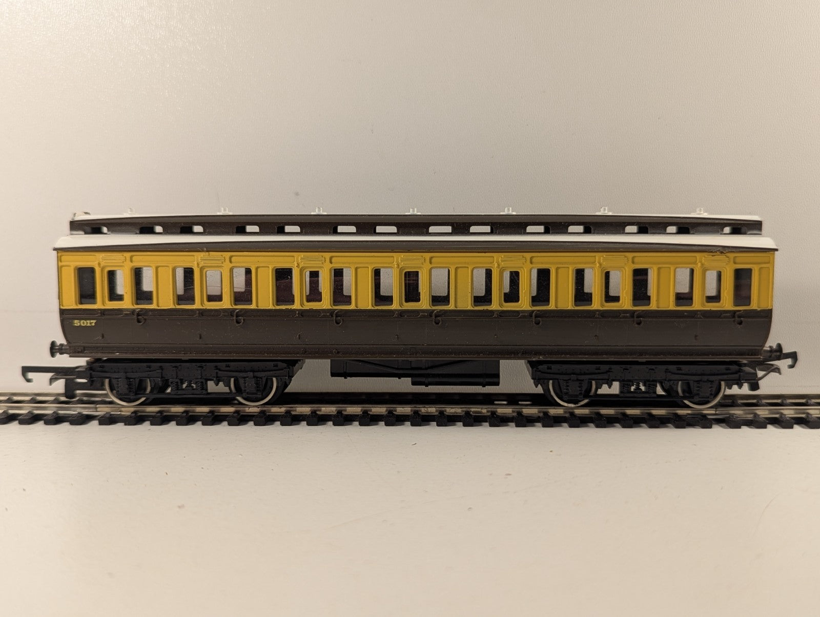 Tri-ang OO Gauge GWR Clerestory Coach Passenger Coach 5017