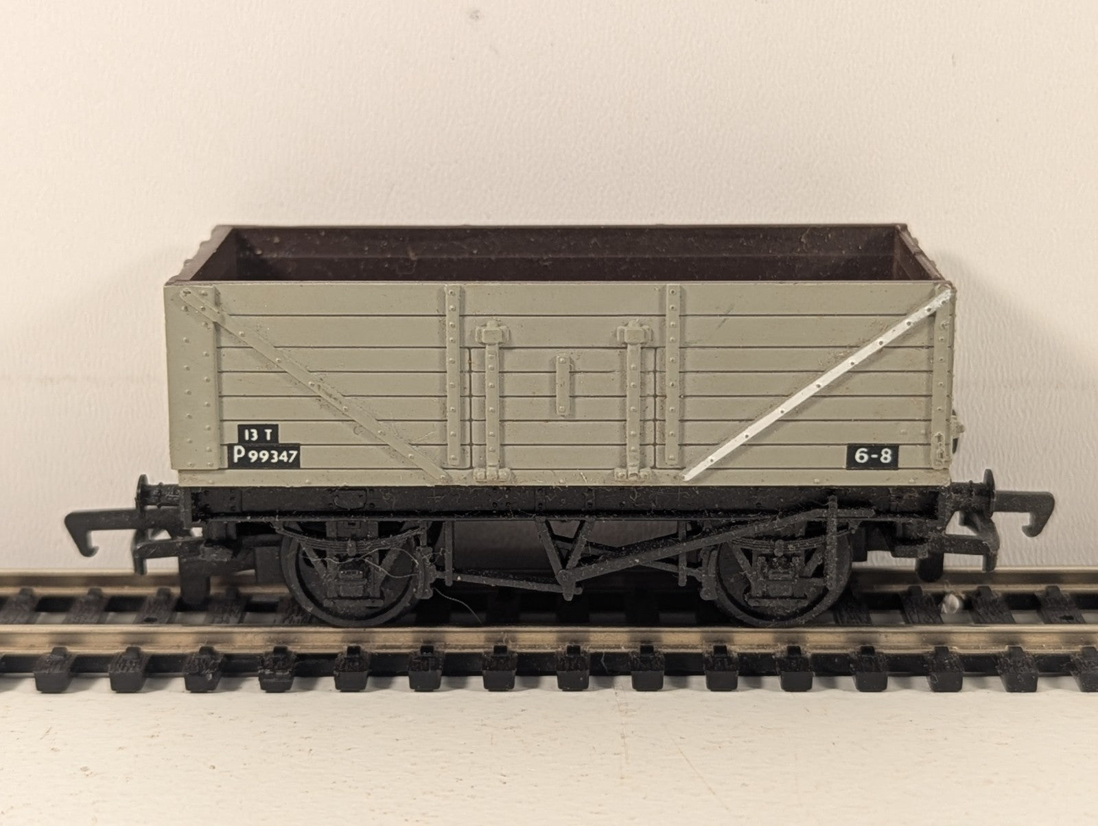 Mainline OO Gauge BR Grey 7-Plank Open Wagon P99347
