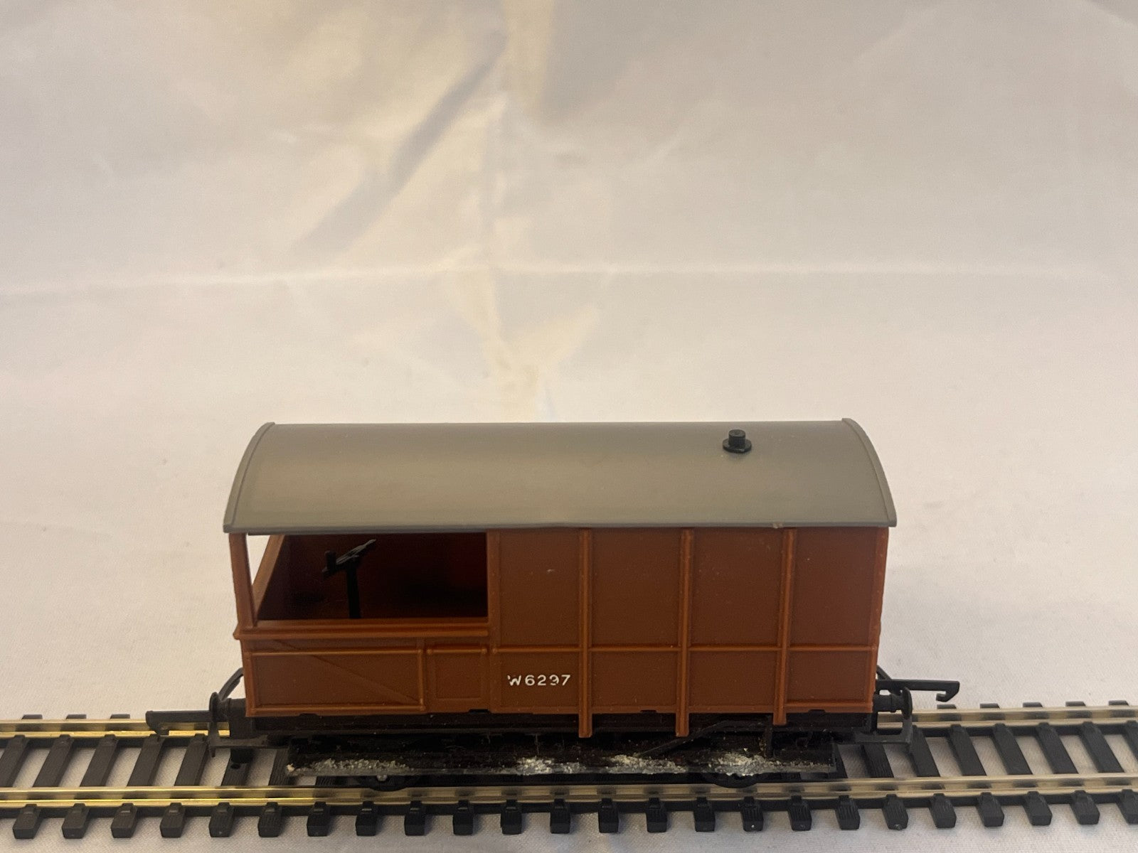 Tri-ang Railways R124 OO Gauge Brown Brake Van Boxed