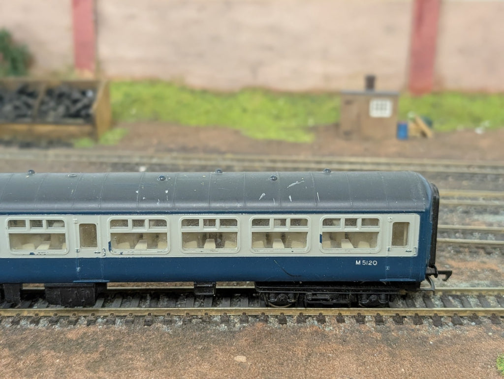 Hornby R724 OO Gauge BR Mk2 Standard Open Coach M5120 Blue & Grey