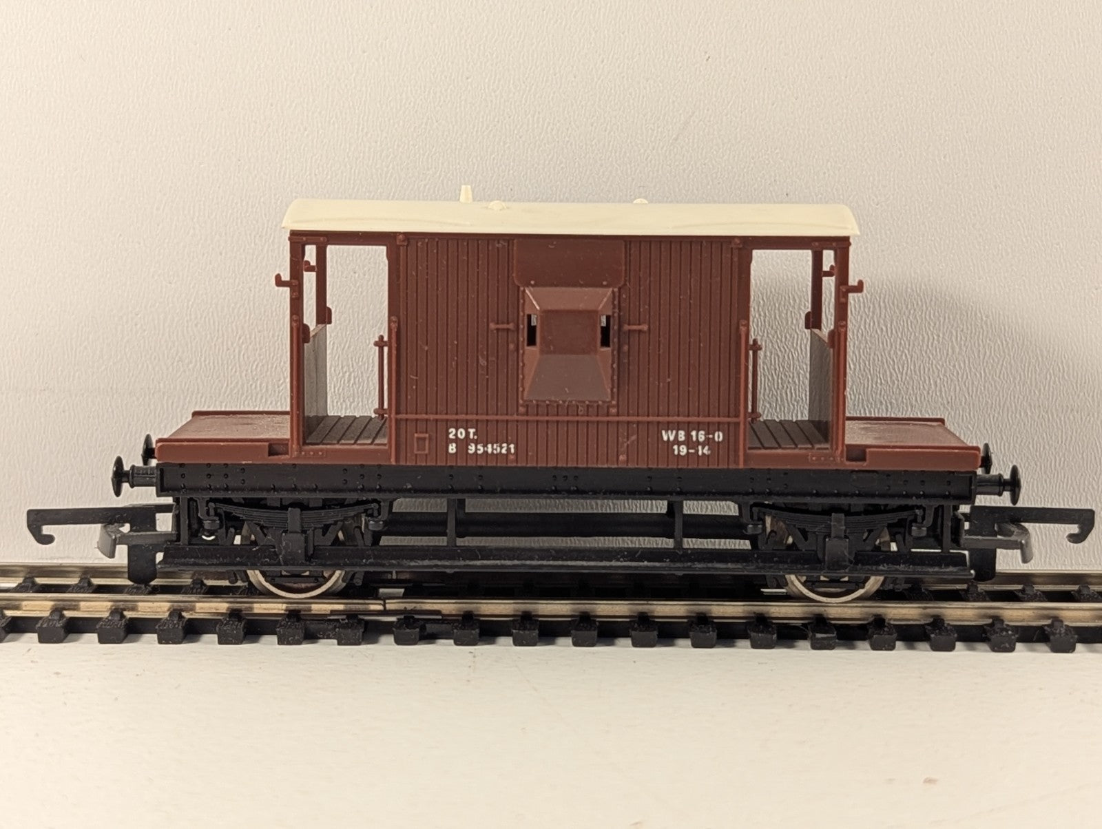 Lima L305620 British Rail 20 Ton Brake Van