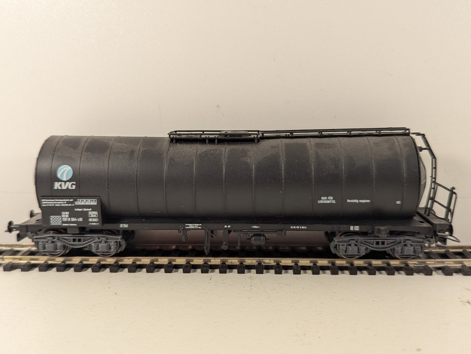 Jouef HO Gauge Citerne KVG Tank Wagon 33 80 797 8 554-3 KVG Black 6