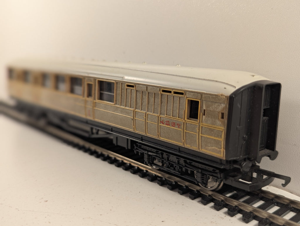 Hornby R478 OO Gauge LNER Teak Brake Composite Coach 4237