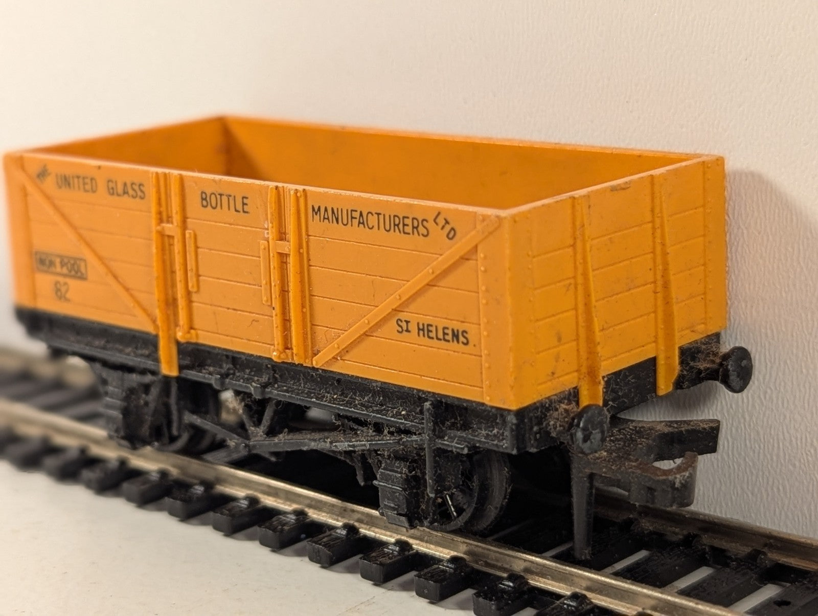 Hornby Dublo 4660 United Glass Bottle Manufacturers 5 Plank Open Wagon OO Gauge