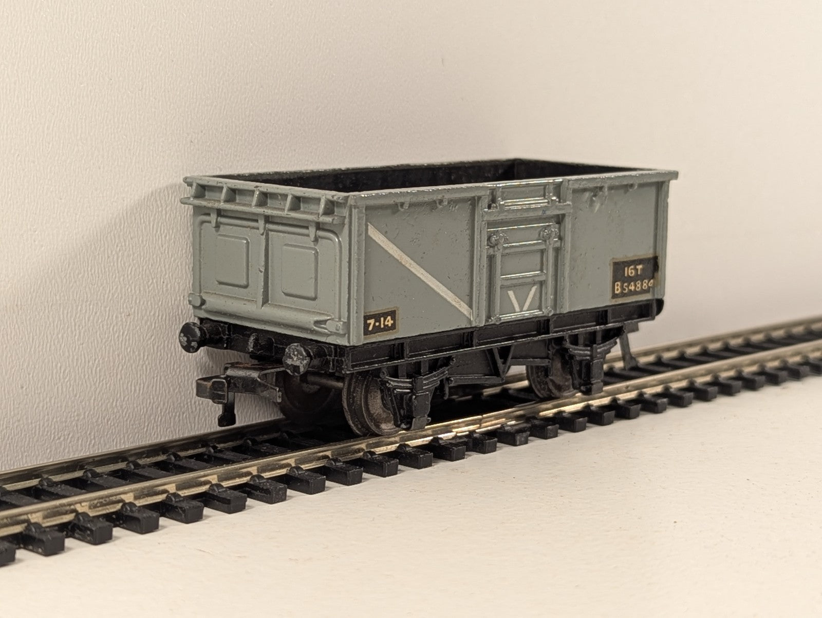 Hornby Dublo 32056 OO Gauge Grey BR 16 Ton Mineral Wagon - Boxed