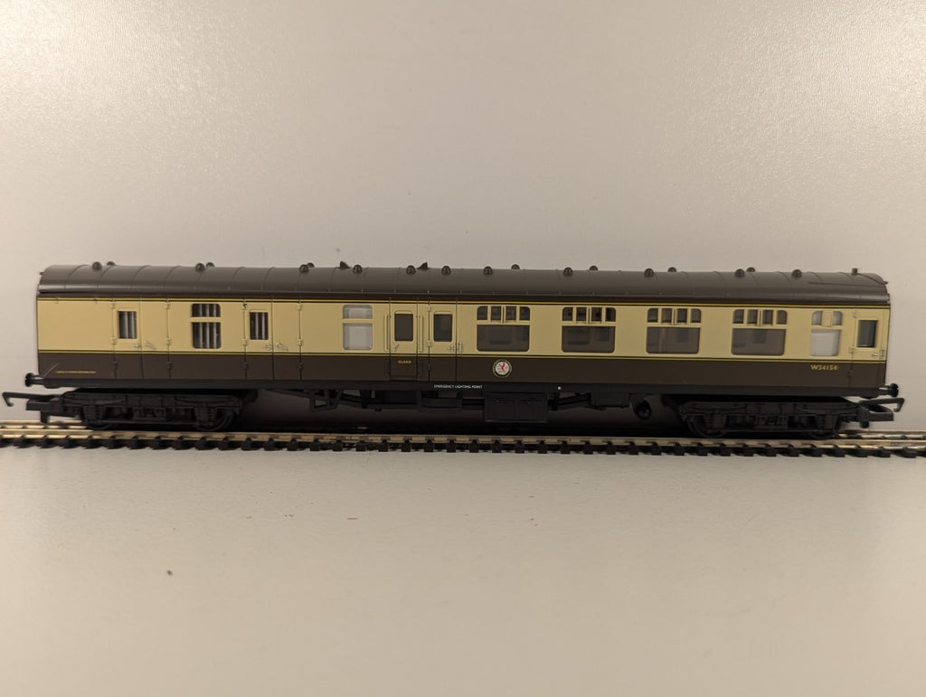 Hornby OO Gauge BR Mk1 Brake Second Corridor (BSK) Passenger Coach