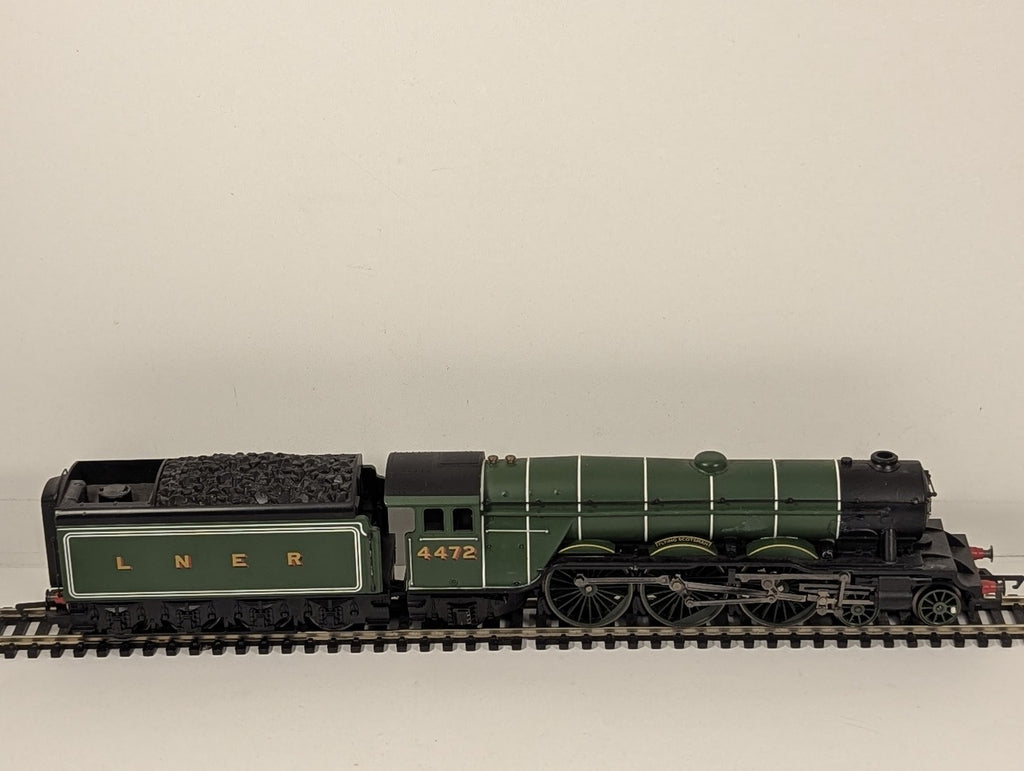 Hornby OO Gauge Class A1 4472 'Flying Scotsman' Steam Locomotive LNER Green