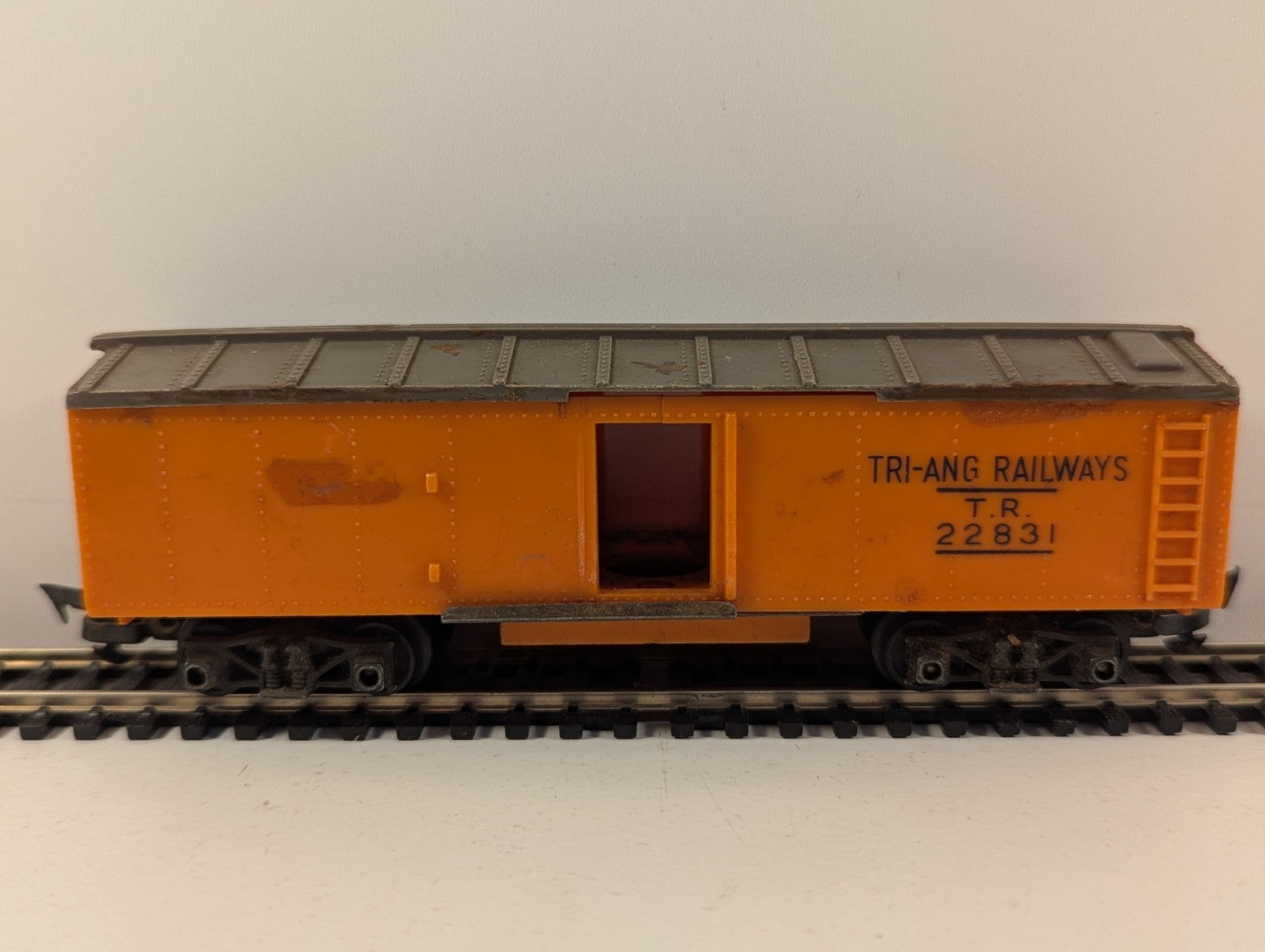 Tri-ang Railways R114 OO Gauge Orange Box Car
