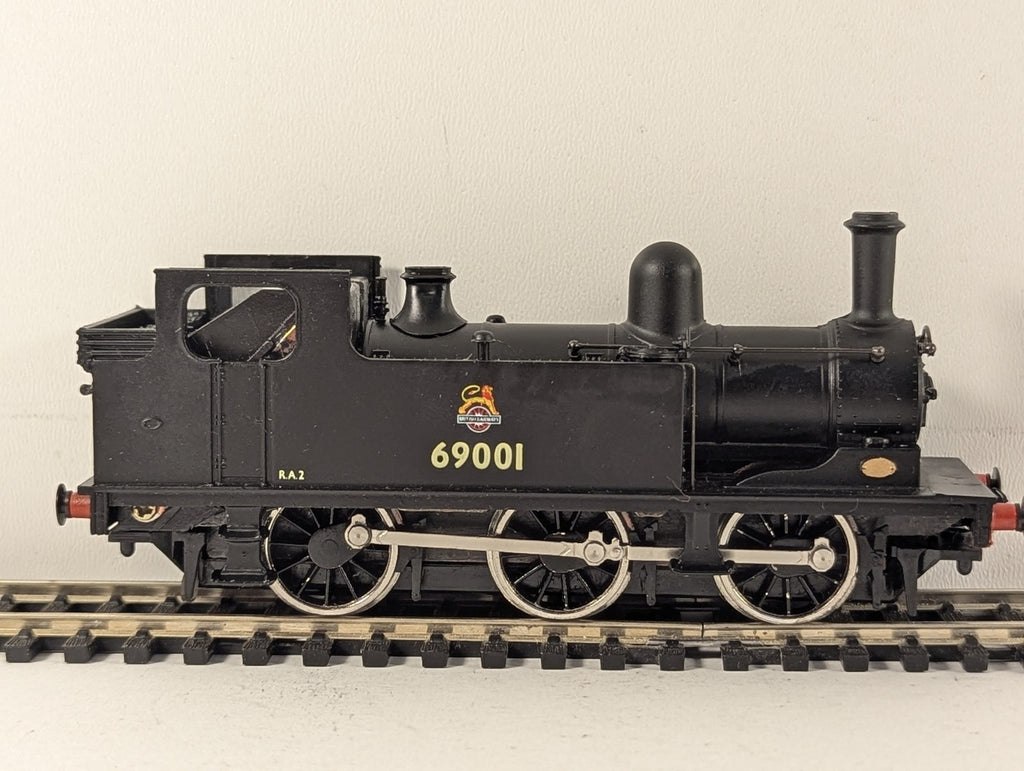 Mainline OO Gauge Class N2 0-6-2T Steam Locomotive 69001 BR Black