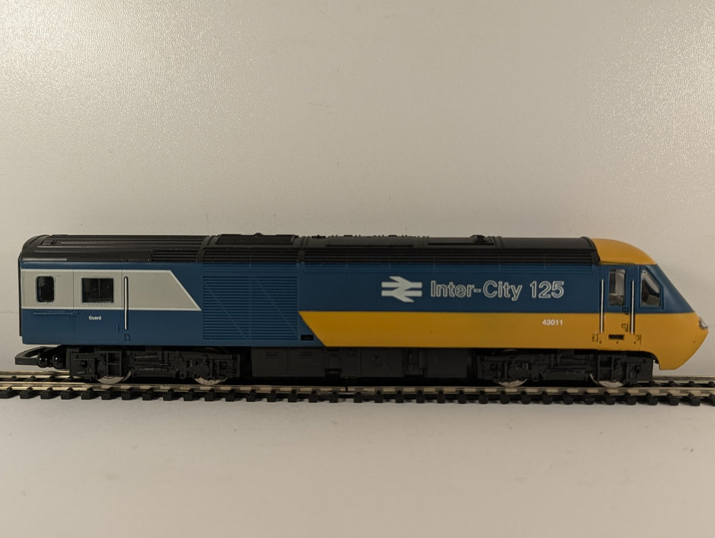 Hornby OO Gauge Class 43 HST Dummy Car Diesel Locomotive 43011