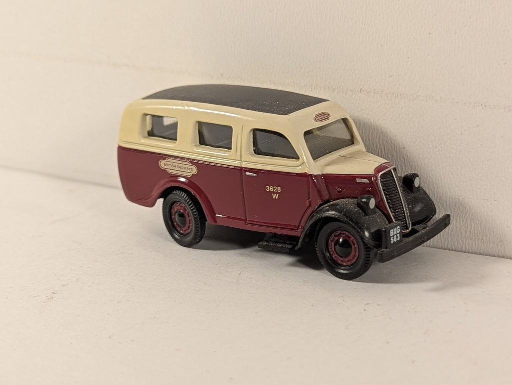 Classix 1:76 Scale / OO Gauge Ford E83W Thames Estate Die-cast Vehicle 3628 W