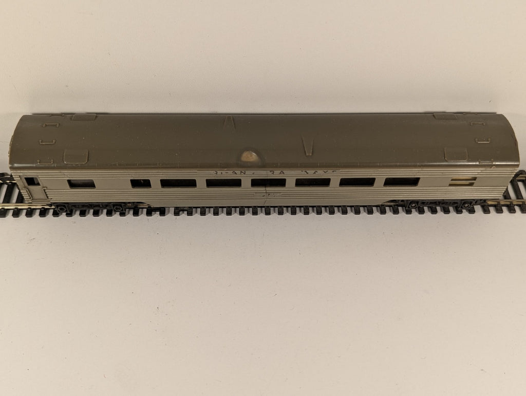 Tri-ang OO Gauge Transcontinental Passenger Coach Silver R.25