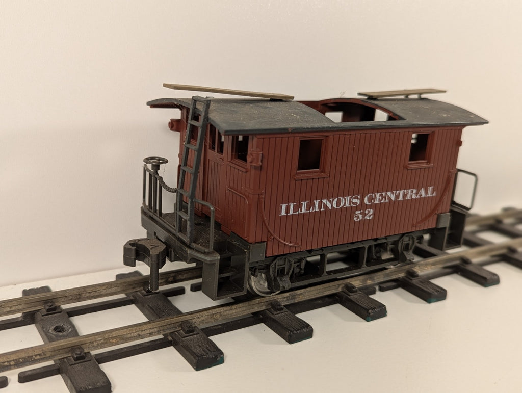 Atlas O Gauge Illinois Central Caboose – 4-Wheel Version (Missing Part)