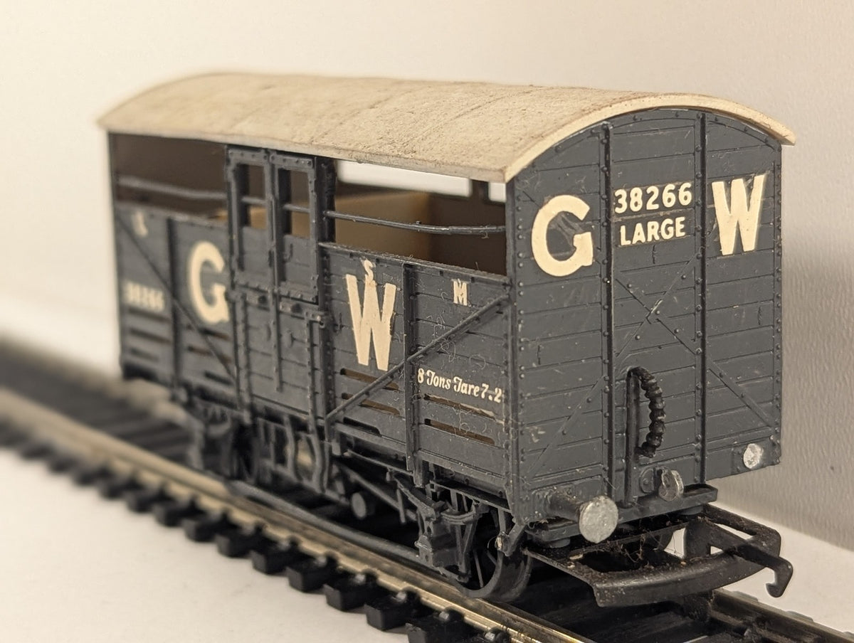 Cooper-Craft OO Gauge GWR Large Cattle Wagon Goods Wagon 38266 GWR Grey