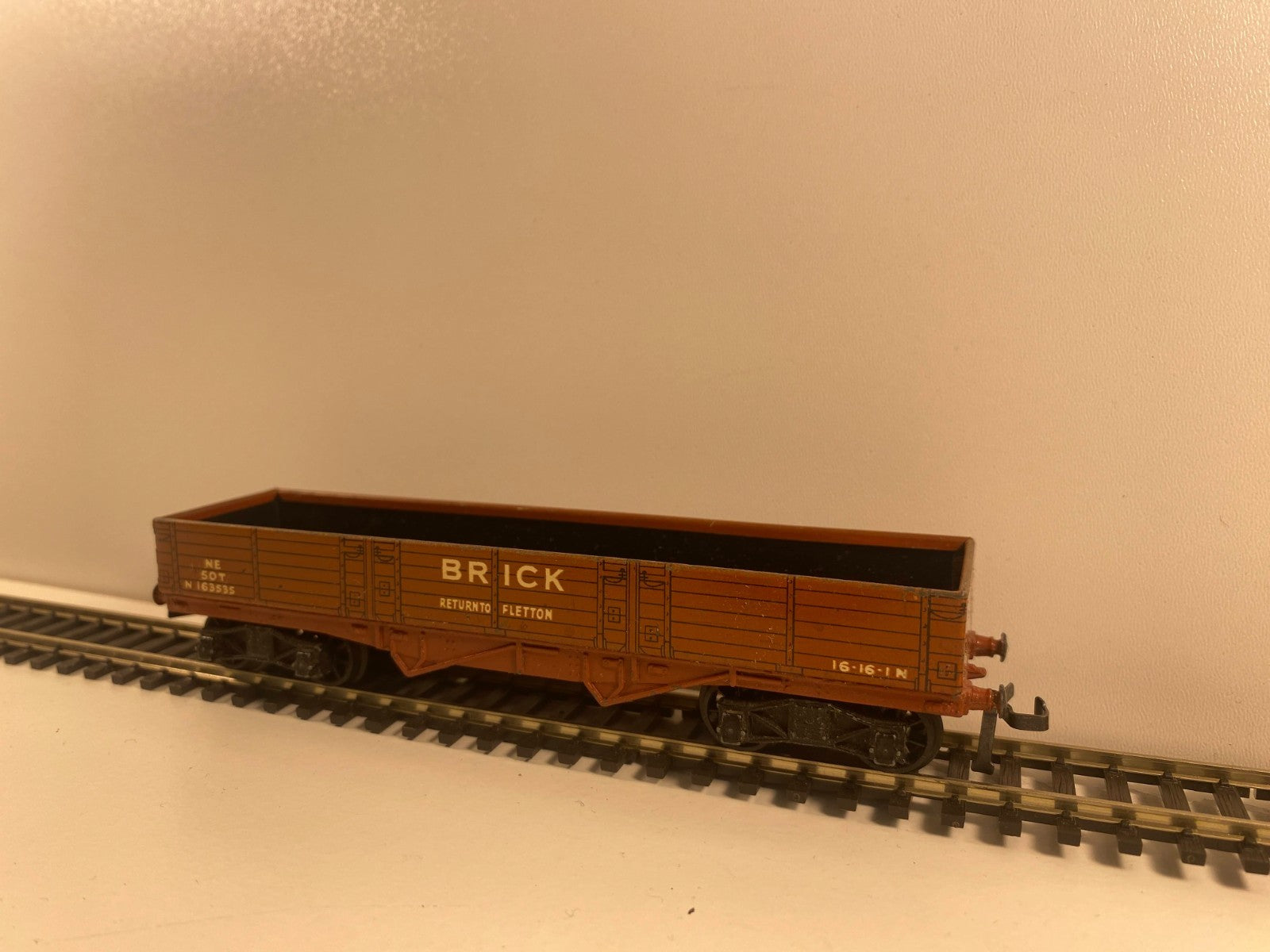 Hornby Dublo 50-Ton Bogie Brick Wagon – OO Gauge