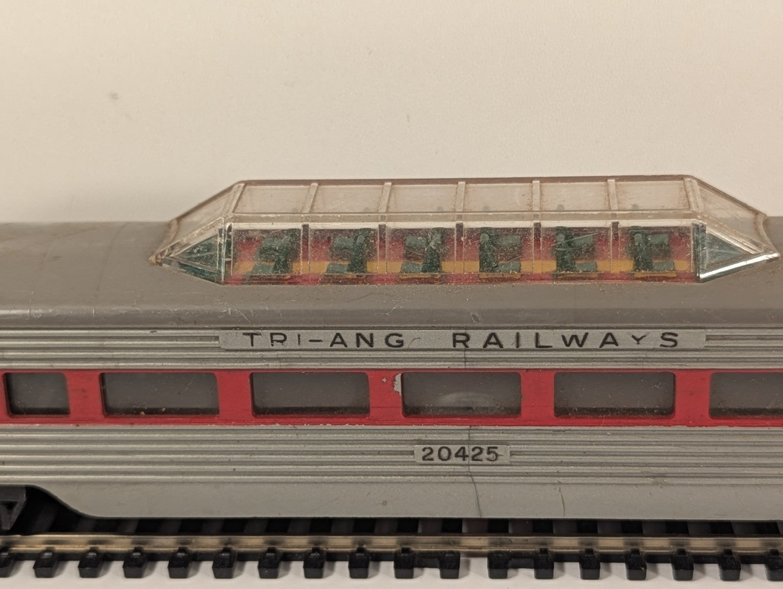 Tri-ang Railways OO Gauge R25 Vista Dome Coach 20425