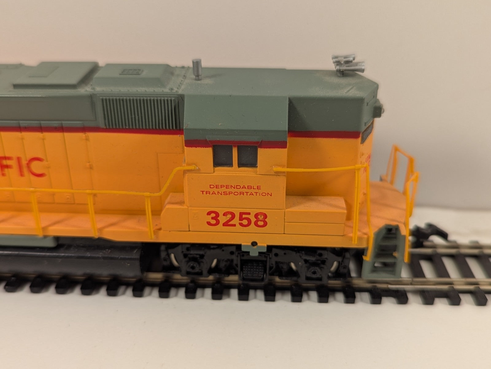 Bachmann HO #3258 Union Pacific EMD GP50 Diesel Locomotive with Working Lights