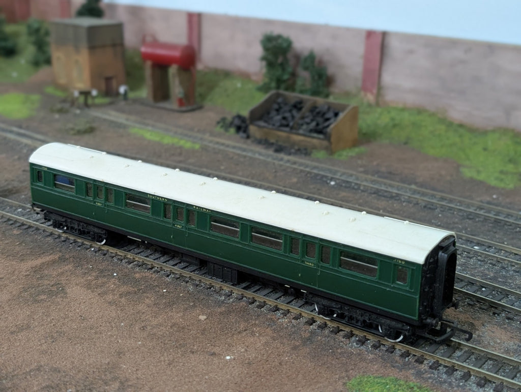 Tri-ang/Hornby R750 OO Gauge SR Caledonian Brake Coach No. 1750 - Boxed